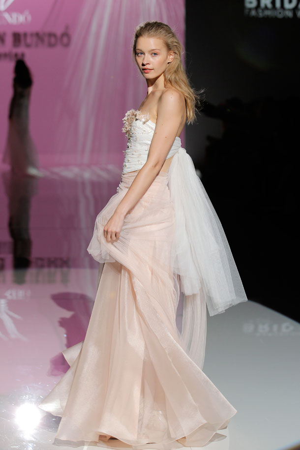 ilovebrides.pt Raimon Bundo 2018 Barcelona Bridal Fashion Week 2017